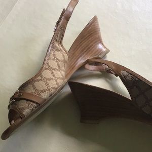 #ETIENNE AIGNER  peep toe